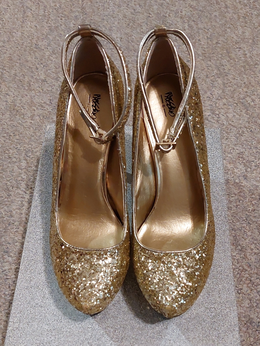 Beautiful Gold Glitter Platform Heels